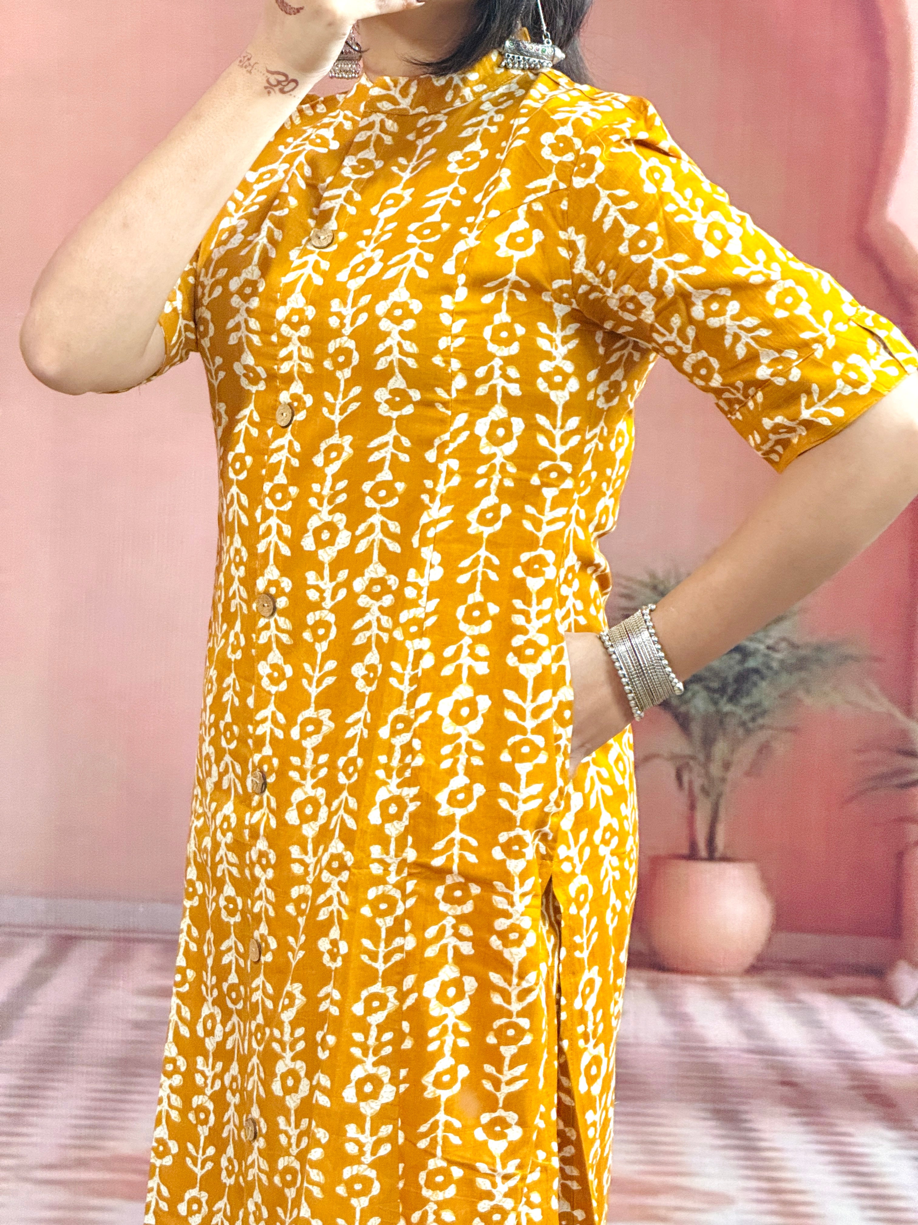 Women Cotton Flower Printed Red Straight Kurta With Pant ( Cord Set)