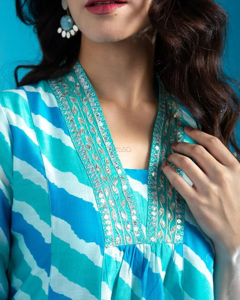 Blue White Women Beautiful Outfit Lehriya Printed Cotton Blue Kurta  With Pant