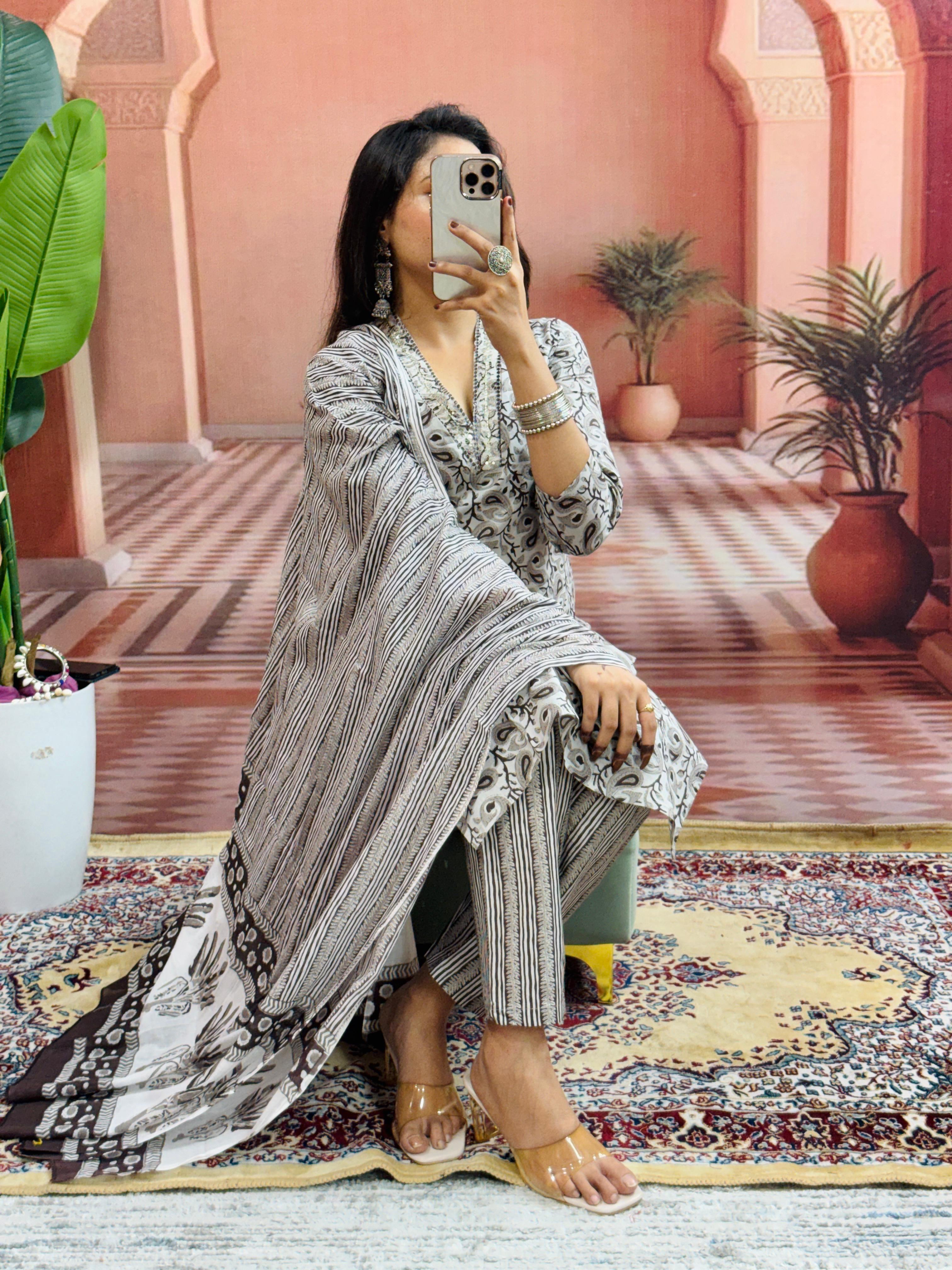 Women New Beautiful Flower Printed Long Slit cotton Printed Kurta and Pant With Mulmul Printed dupatta
