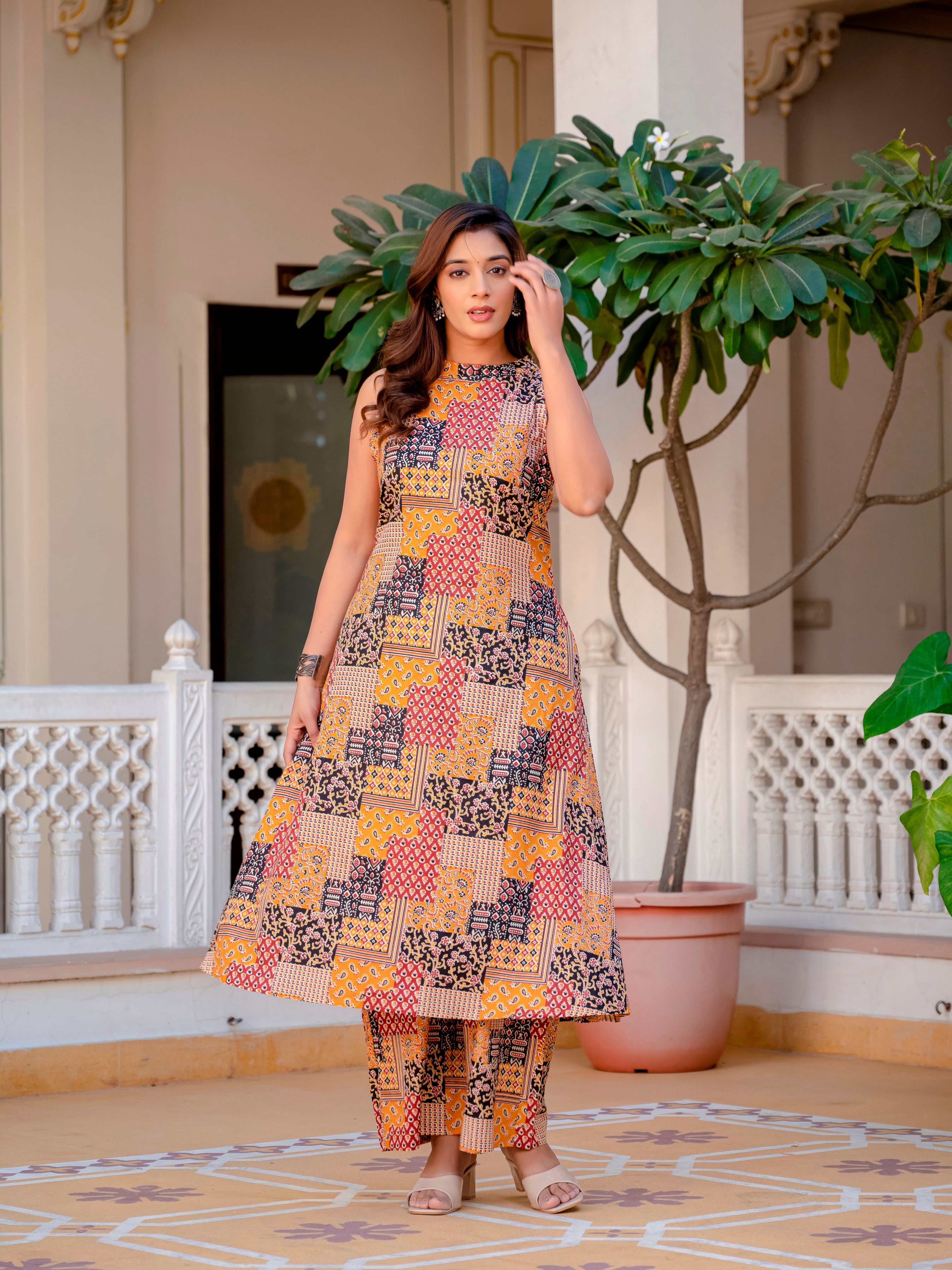 Women Casual Printed Sleeveless Multicolor Kurta With Pant