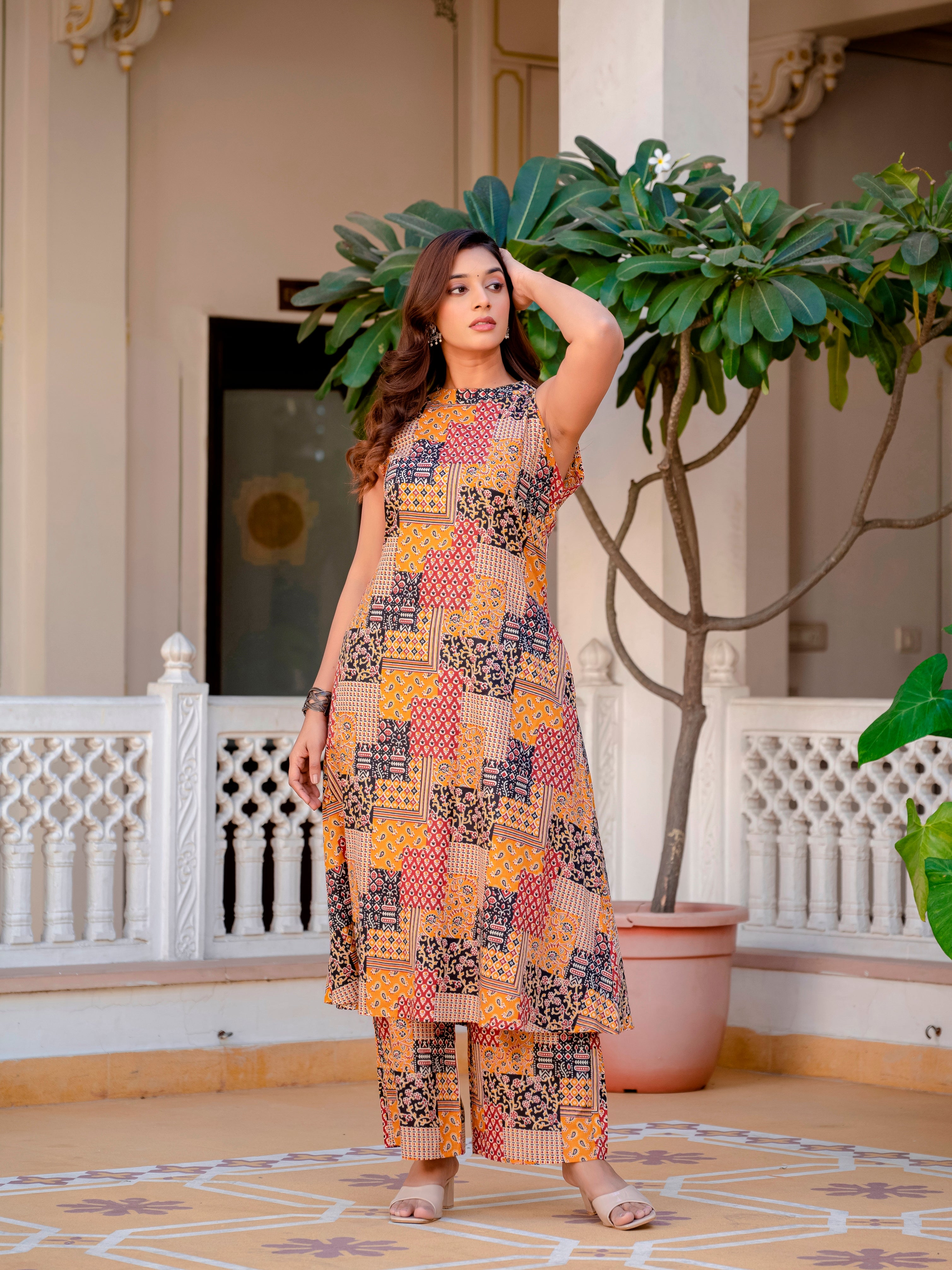 Women Casual Printed Sleeveless Multicolor Kurta With Pant