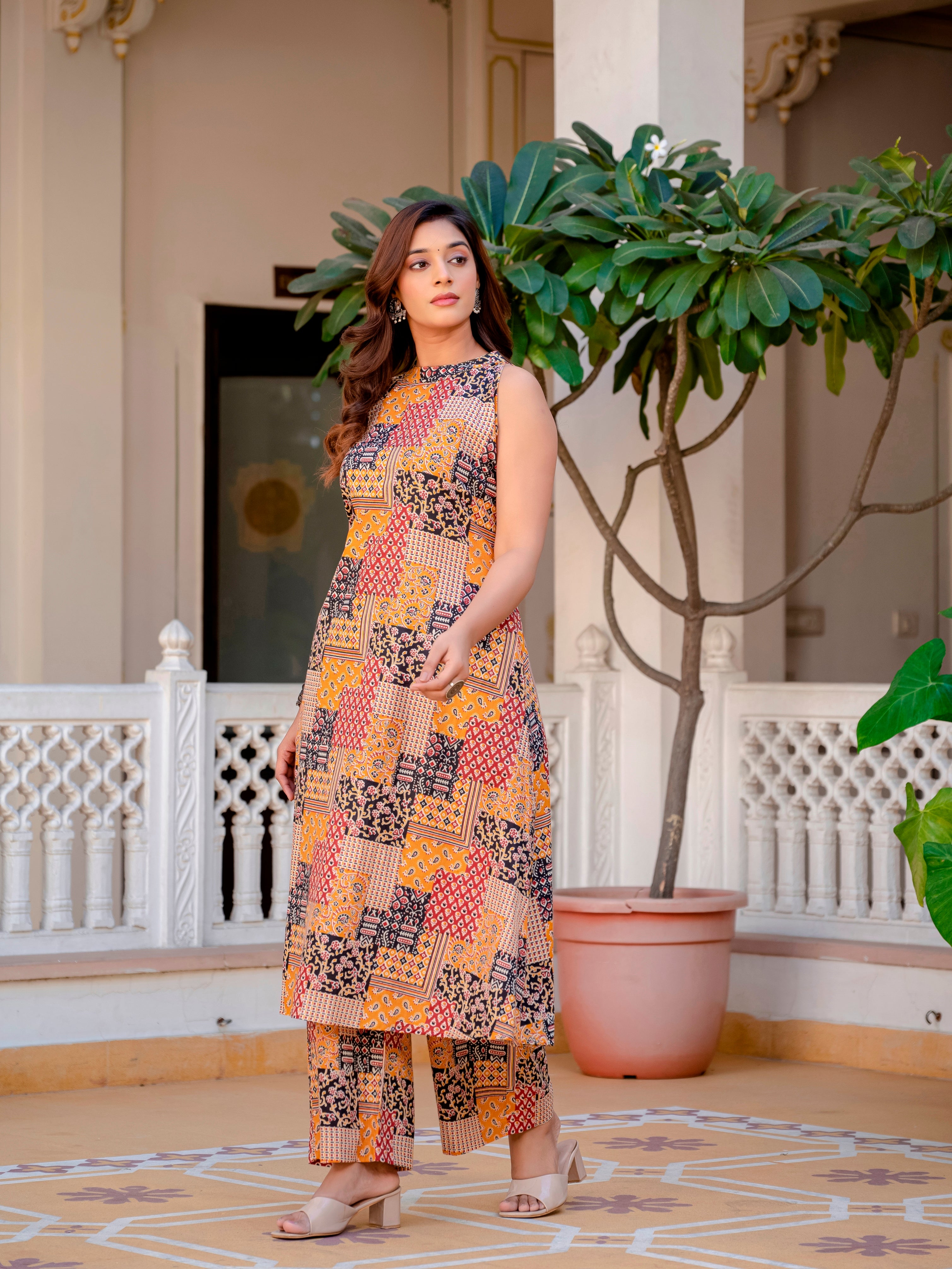 Women Casual Printed Sleeveless Multicolor Kurta With Pant