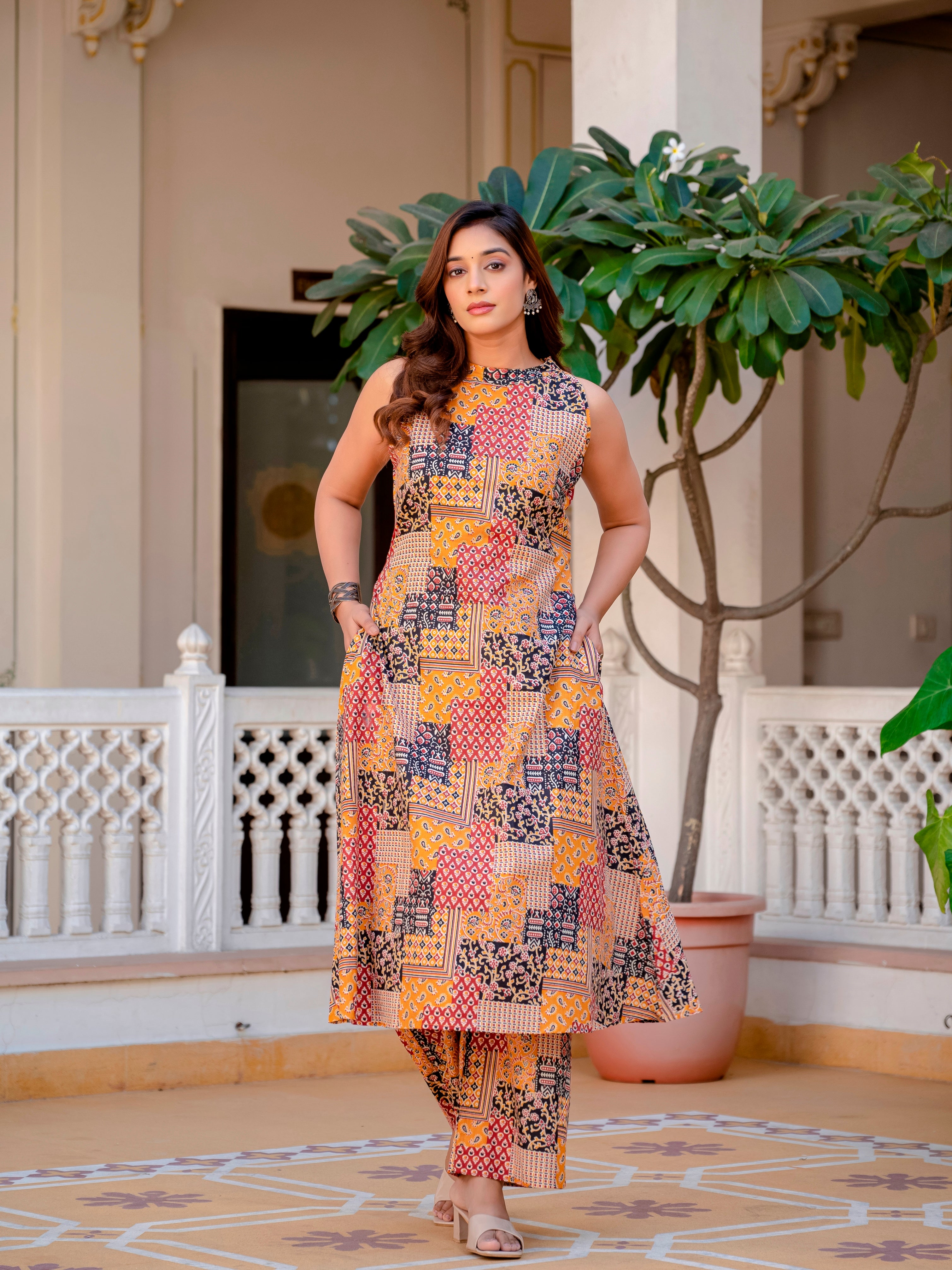 Women Casual Printed Sleeveless Multicolor Kurta With Pant